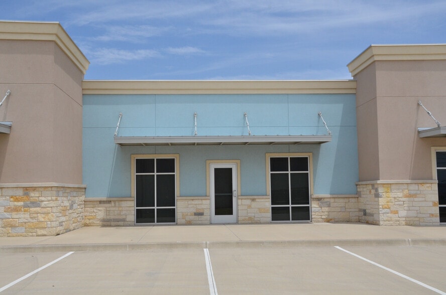 More Photos Of 5701 Mark IV Pky, Fort Worth Storefront Retail Office For Lease