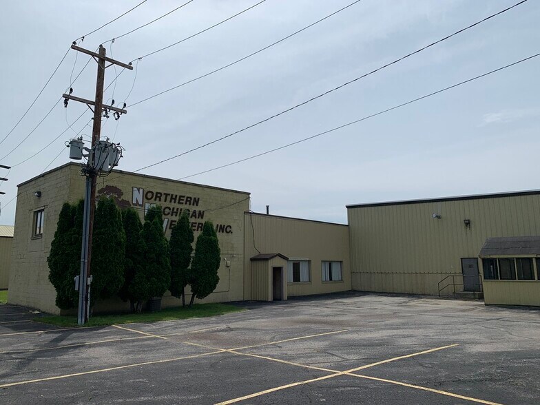 More Photos Of 710 Rains Dr, Gladstone Manufacturing For Lease