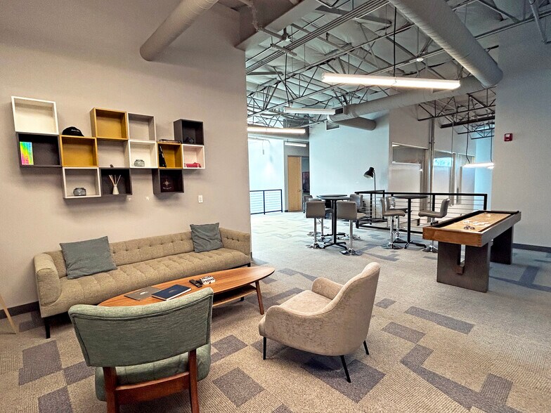 More Photos Of 3700 Vanowen St, Burbank Flex For Lease