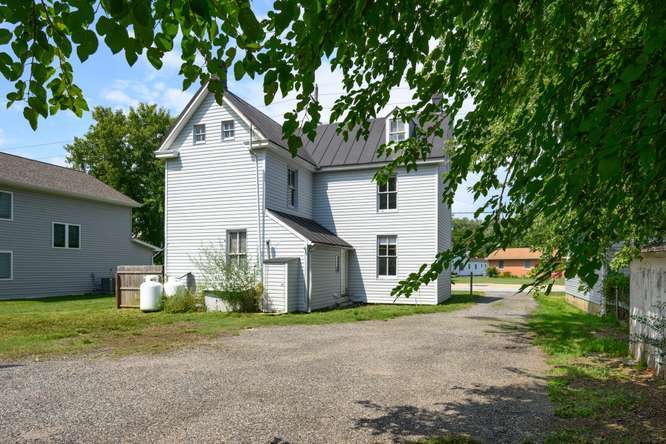 More Photos Of 400 Main St, Stevensville Office For Sale