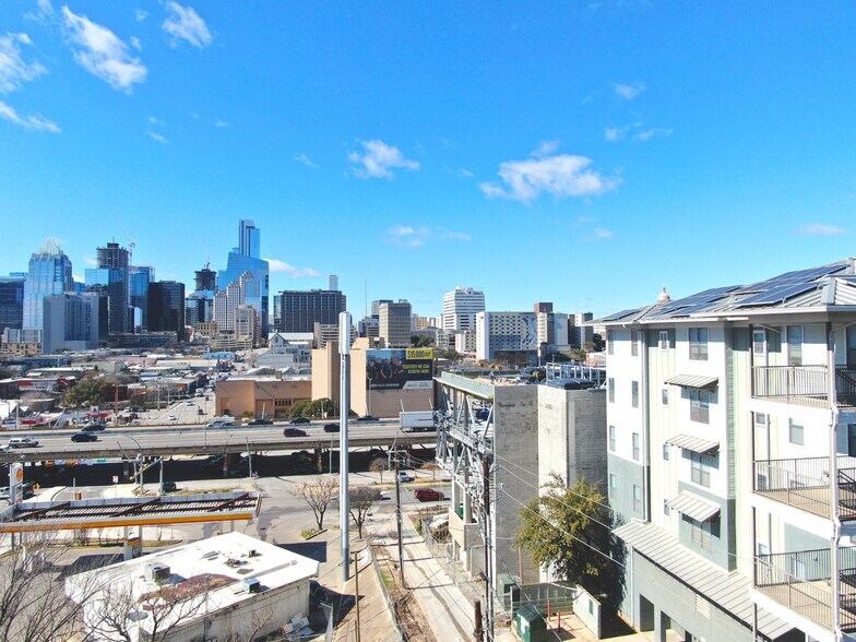 More Photos Of 902 E 7th St, Austin Office For Lease