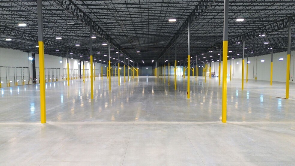 More Photos Of 5301 W Roosevelt Rd, Cicero Distribution For Lease