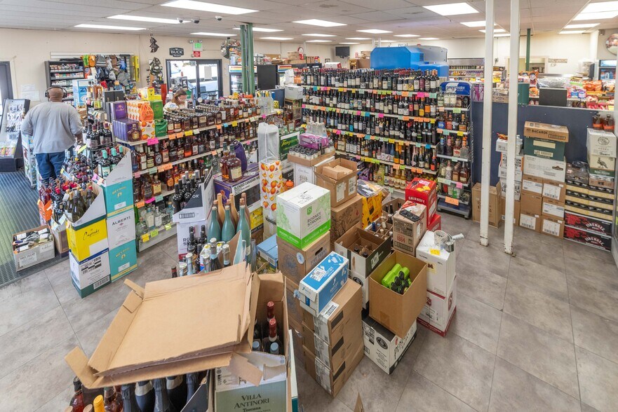 More Photos Of 7196/7198/7204 North Tongass Hwy, Ketchikan General Retail For Sale