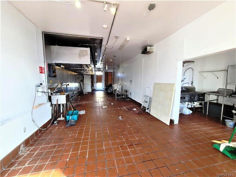 More Photos Of 1 Horseshoe Lake Rd, Kauneonga Lake Restaurant For Sale