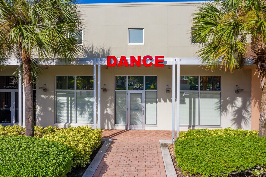 More Photos Of 1901 Brantley Rd, Fort Myers Unknown For Lease