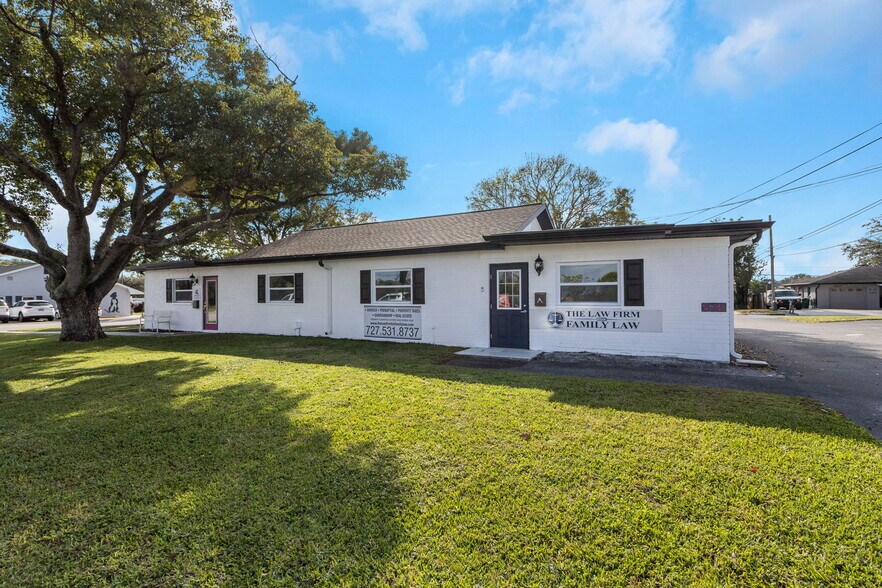 More Photos Of 2645 Sunset Point Rd, Clearwater Freestanding For Lease