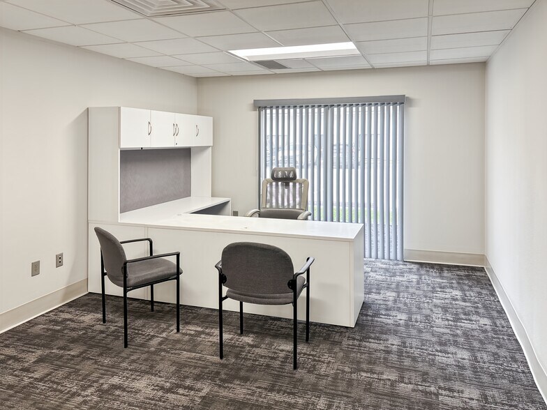 More Photos Of 6821 N Southpoint Dr, Jacksonville Coworking Space