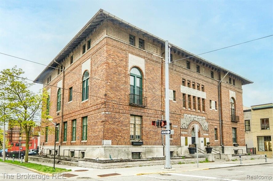 More Photos Of 142 W 2nd St, Flint Office For Sale