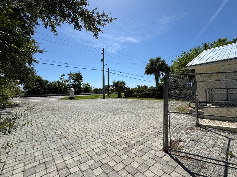 More Photos Of 2362 S Nova Rd, Daytona Beach Medical For Lease
