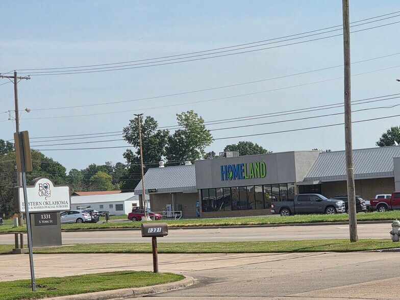 More Photos Of 1300-1336 S York St, Muskogee Storefront For Lease