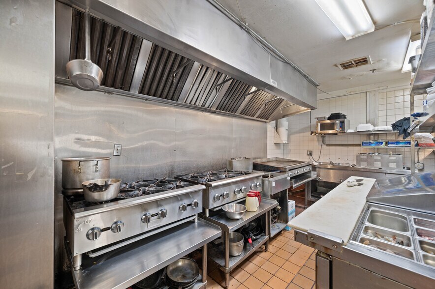 More Photos Of 5828 W Indian School Rd, Phoenix Restaurant For Sale