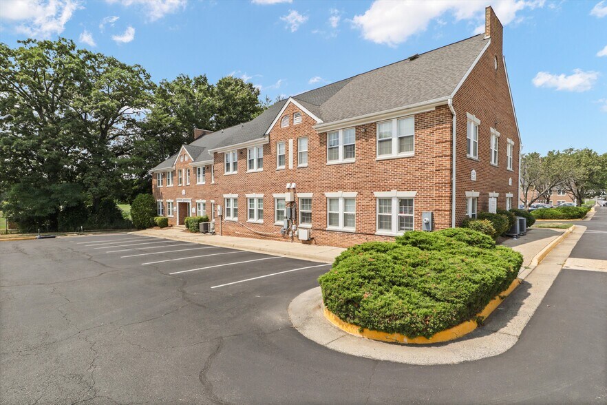 More Photos Of 2106 Gallows Rd, Vienna Office For Lease