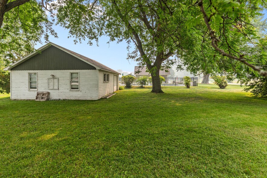 More Photos Of 138 E Front St, Marquette Trailer Camper Park For Sale