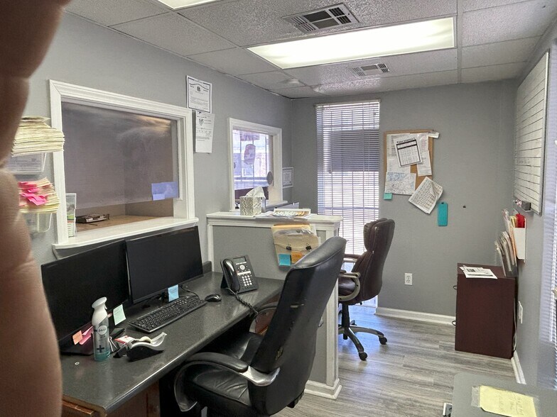 More Photos Of 2301 Brooklyn Ave, Harvey Light Manufacturing For Lease