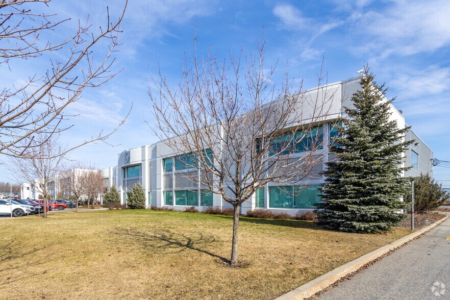 More Photos Of 922-926 St Jacques Paschini, Bois-des-filion Warehouse For Lease