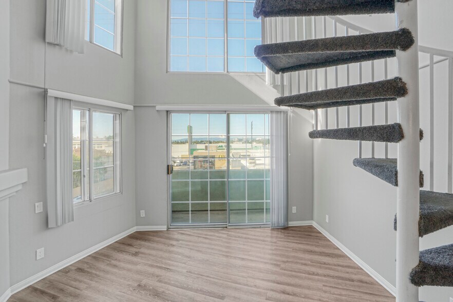 More Photos Of 6925 Kittyhawk Ave, Los Angeles Apartments For Sale