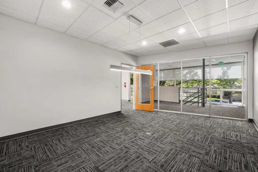 More Photos Of 2431 Capitol Ave, Sacramento Loft Creative Space For Lease