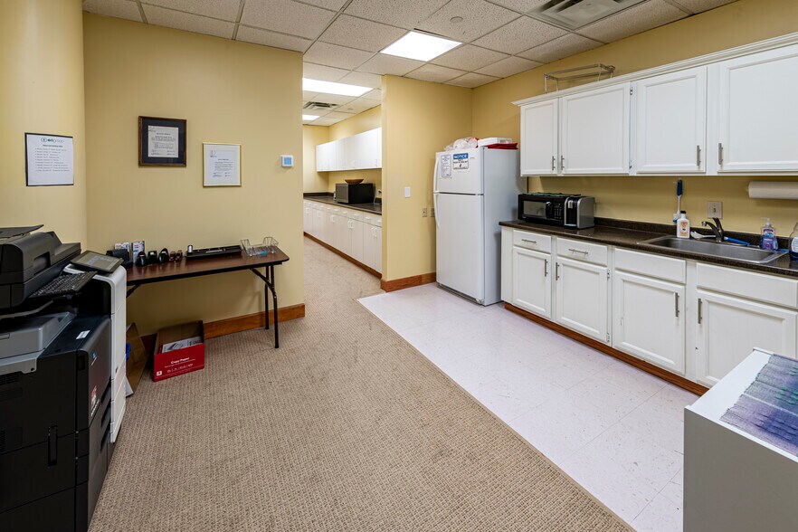 More Photos Of 433 Park Point Dr, Golden Office For Lease