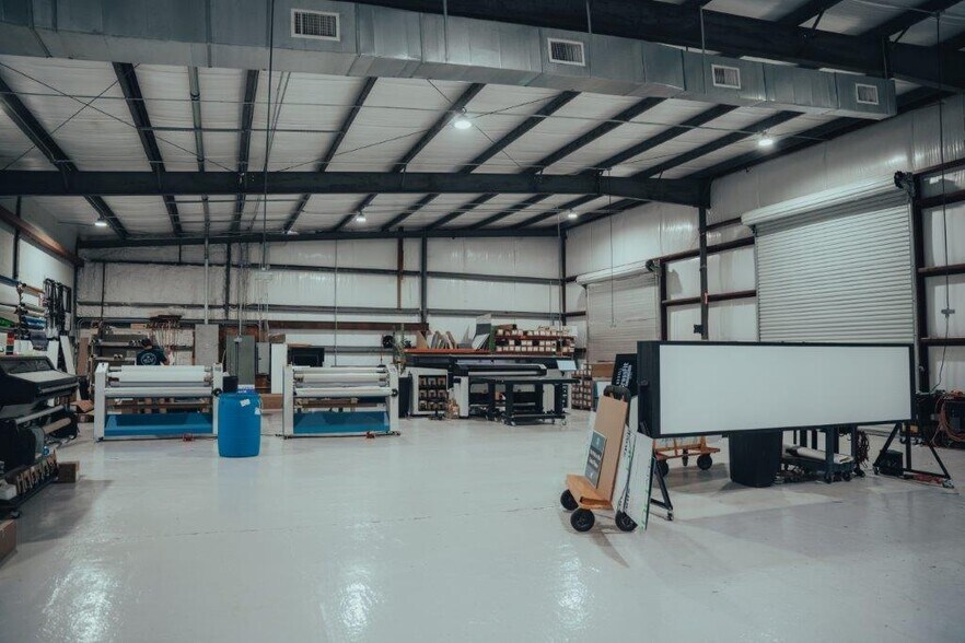 More Photos Of 91 S College St, Statesboro Warehouse For Lease