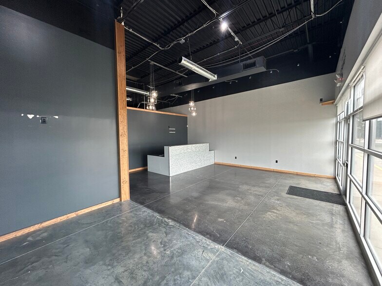 More Photos Of 7827 Town Square Ave, Dardenne General Retail For Sale