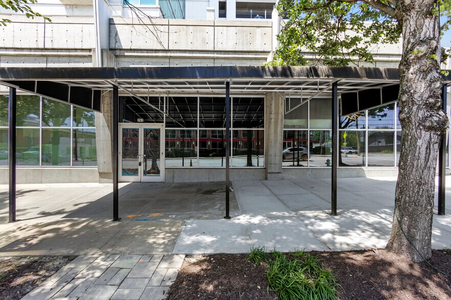 Primary Photo Of 262 Pharr Rd NE, Atlanta Restaurant For Lease