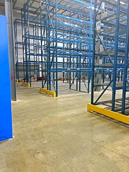 More Photos Of 885 Memorial Dr, Wood Buffalo Warehouse For Lease