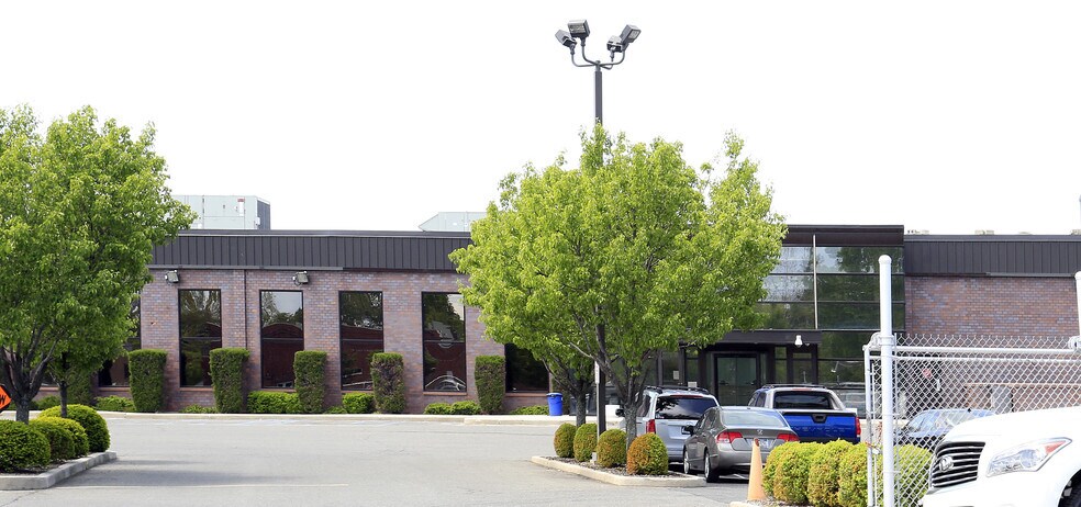 More Photos Of 2500 Halsey St, Bronx Office For Lease