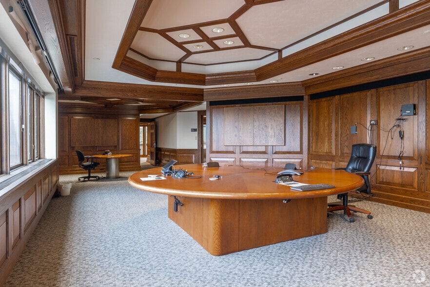 More Photos Of 700 & 734 S Waverly Rd, Holland Office For Lease