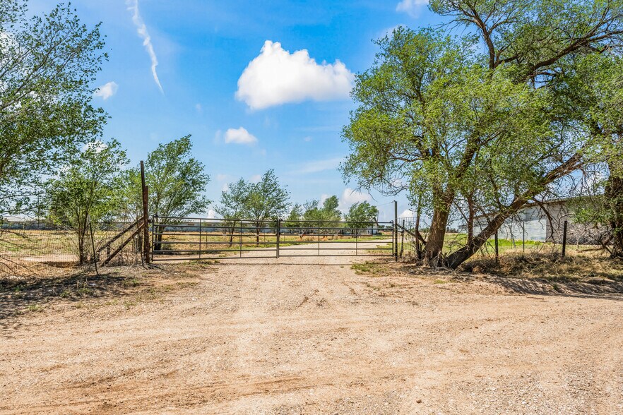 More Photos Of 901 Underwood Street, Littlefield Warehouse For Sale