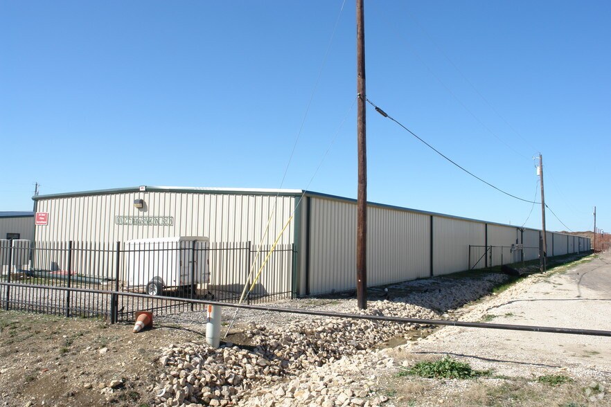 More Photos Of 10027 Harmon Rd, Fort Worth Unknown For Lease
