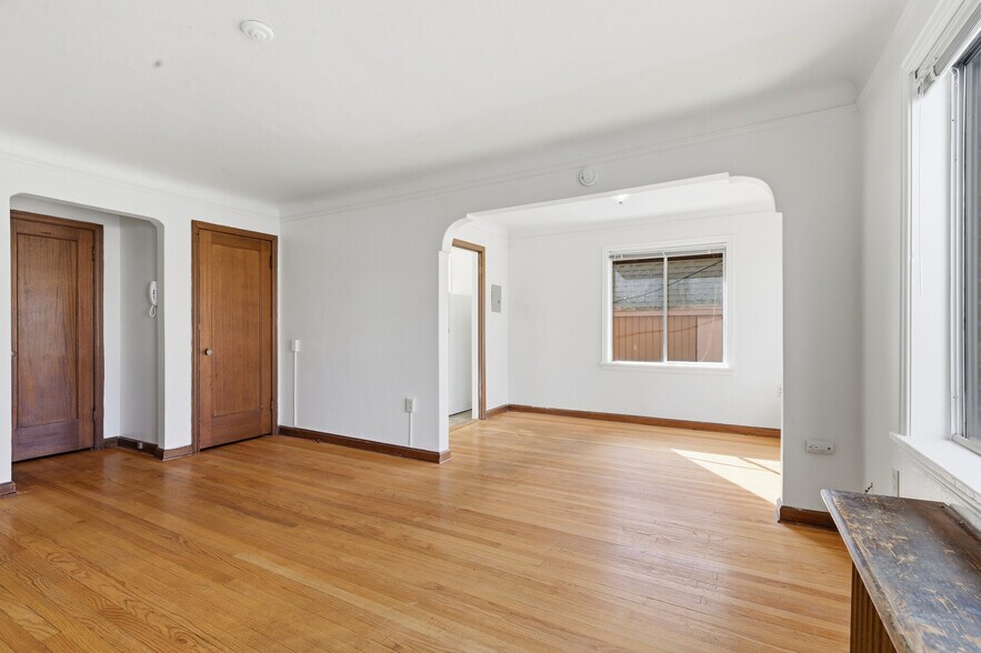 More Photos Of 8008 Greenwood Ave N, Seattle Apartments For Sale