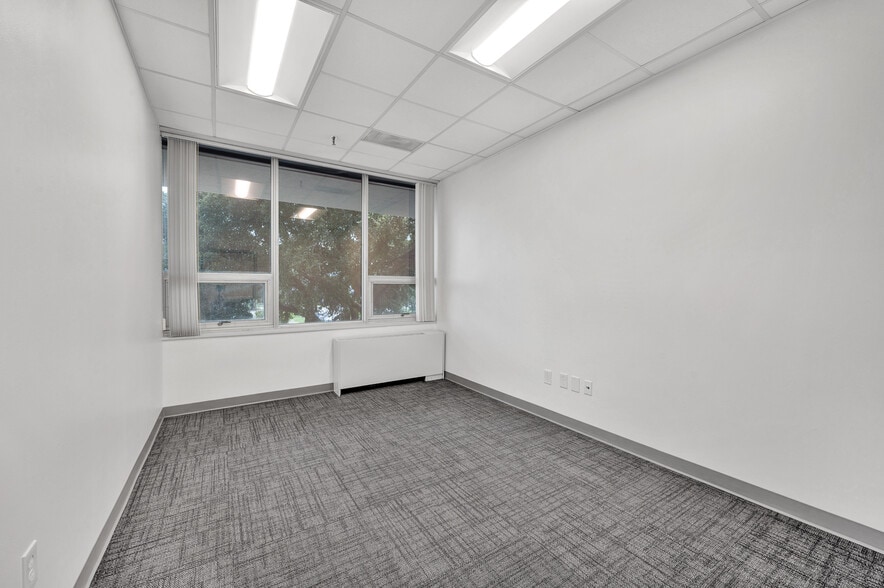 More Photos Of 4500 Leeds Ave, North Charleston Unknown For Lease