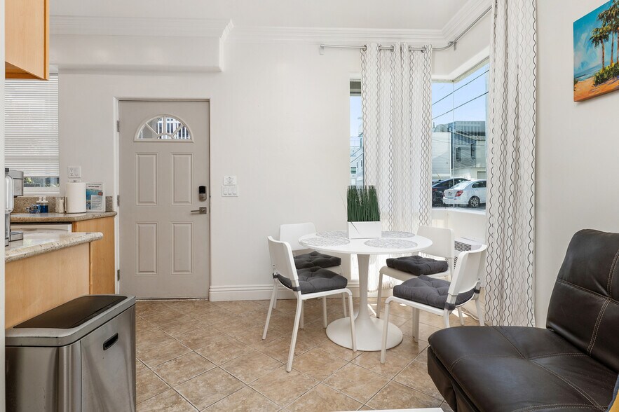 More Photos Of 714-16 York ct, San Diego Apartments For Sale