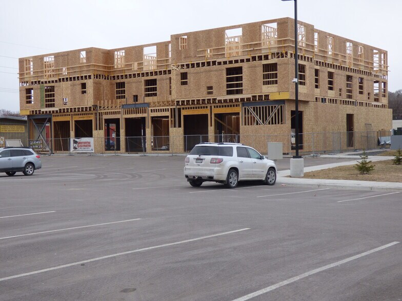 More Photos Of 340 Webster ave, North Mankato Storefront Retail Office For Lease