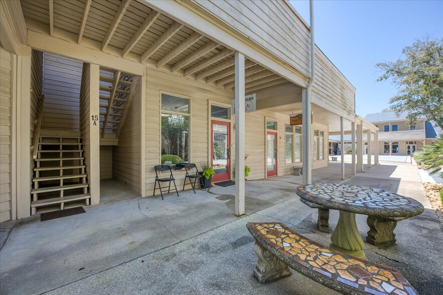 More Photos Of 913 Gulf Breeze Pky, Gulf Breeze Storefront Retail Office For Sale