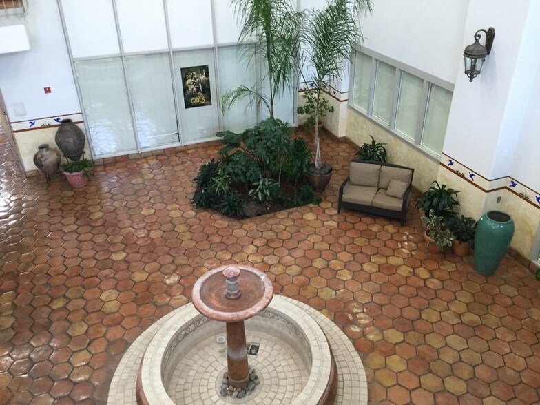 More Photos Of 1155 Westmoreland Dr, El Paso Office For Sale