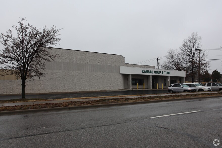 More Photos Of 9900 Lackman Rd, Lenexa Showroom For Sale