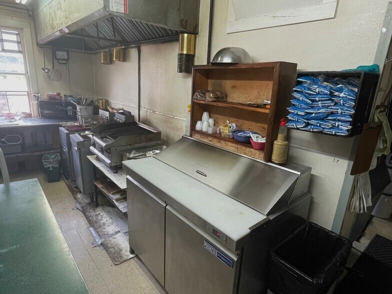 More Photos Of 71 Spring St, Eureka Springs Restaurant For Sale