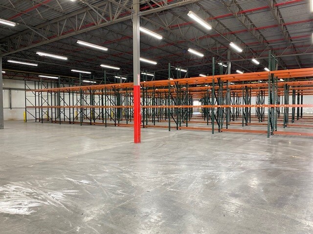 More Photos Of 955 E Diamond Ave, Evansville Manufacturing For Lease