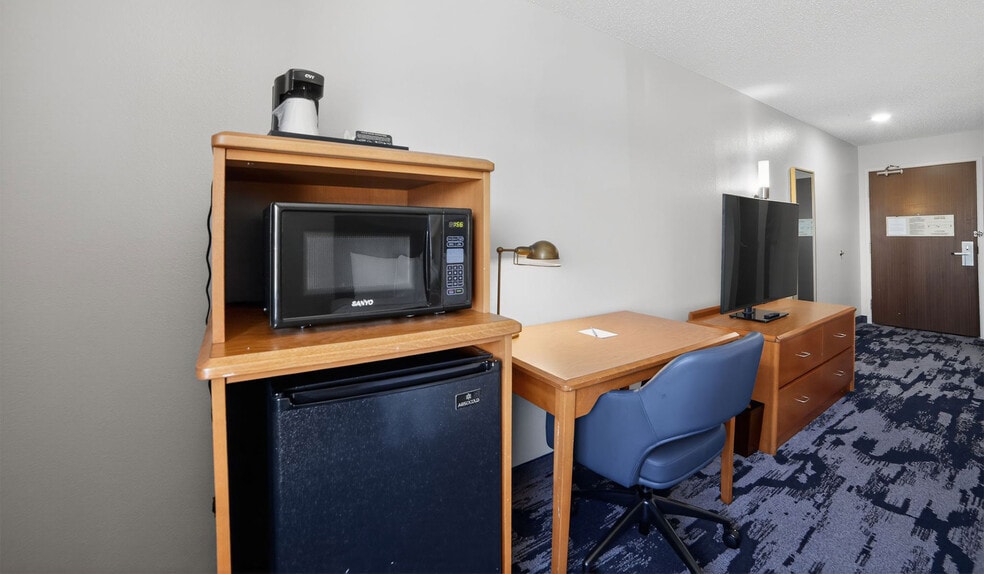 More Photos Of 1945 W Southwest Loop 323, Tyler Hotel For Sale