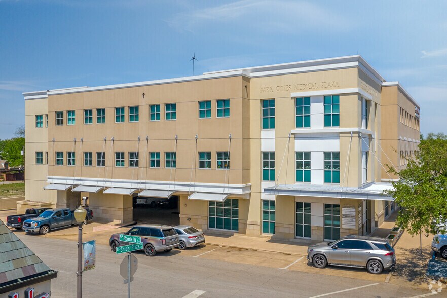 Primary Photo Of 6901 Snider Plz, Dallas Medical For Lease
