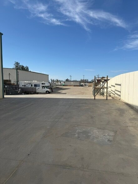 More Photos Of 918 Mission Rock Rd, Santa Paula Auto Salvage Facility For Lease
