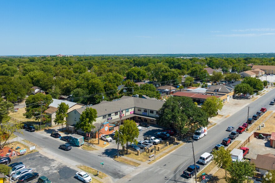 More Photos Of 2910 S Beckley Ave, Dallas Storefront Retail Office For Sale
