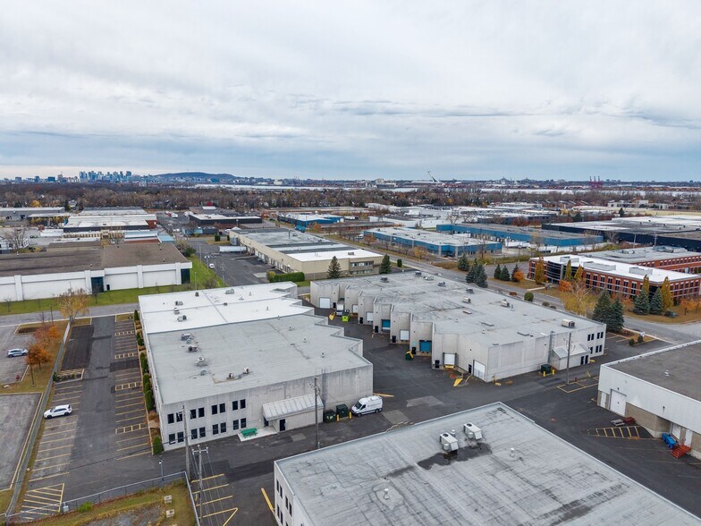 More Photos Of 2156-2168 Rue de la Province, Longueuil Light Distribution For Lease