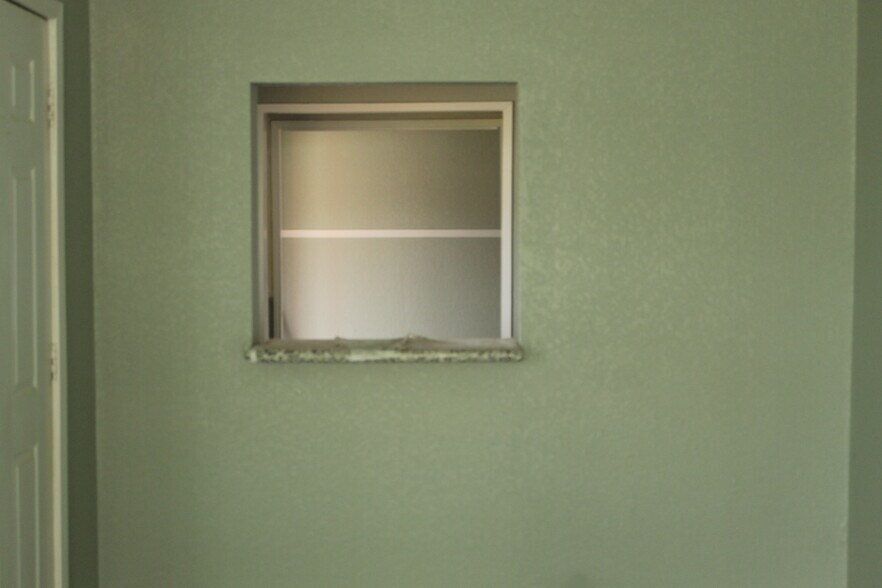 More Photos Of 620 Brazosport Blvd N, Clute Flex For Lease