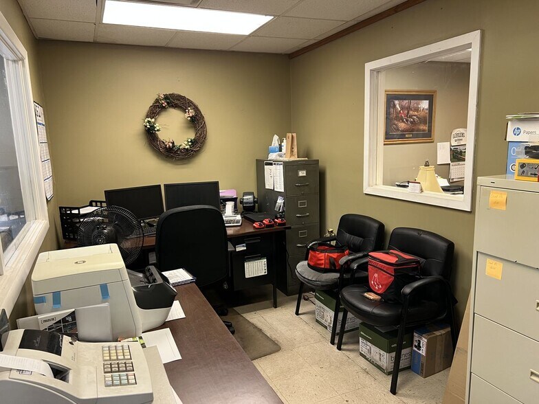 More Photos Of 519 N 13th Ave, Laurel Distribution For Sale