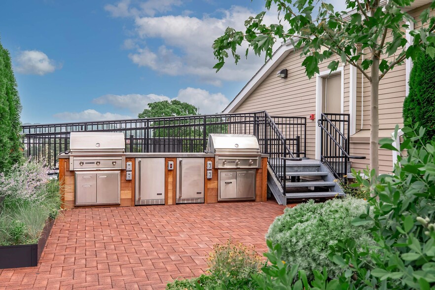 More Photos Of 515 West Ave, Norwalk Unknown For Lease