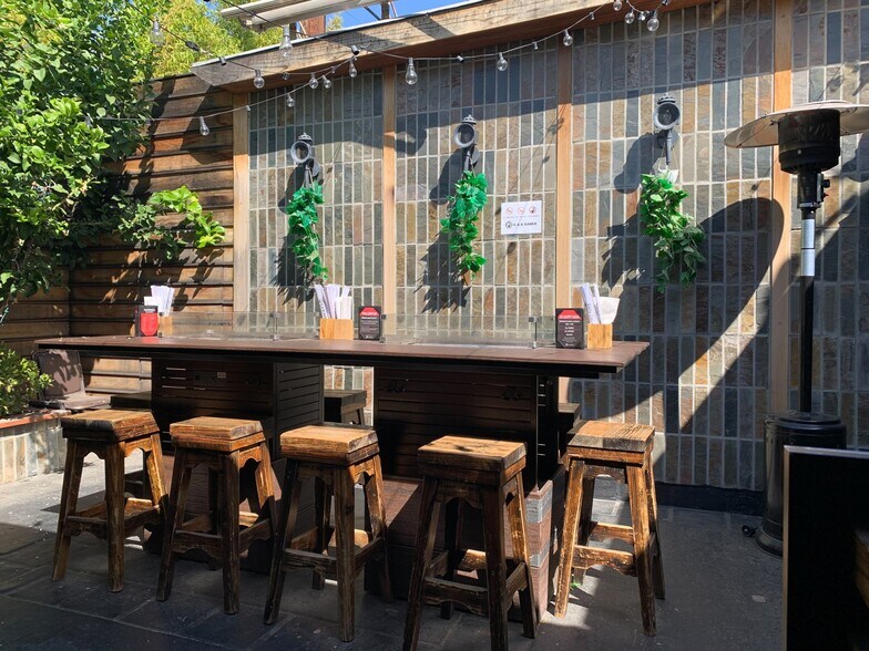 More Photos Of 7455 Melrose Ave, Los Angeles Restaurant For Lease