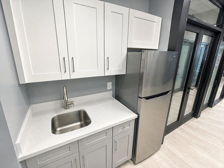 More Photos Of 320 Peninsula Blvd, Cedarhurst Medical For Lease
