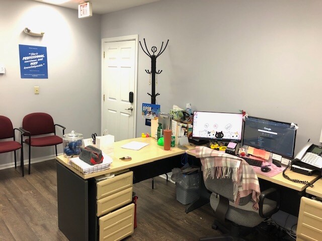 More Photos Of 722 Grant St, Herndon Medical For Sale